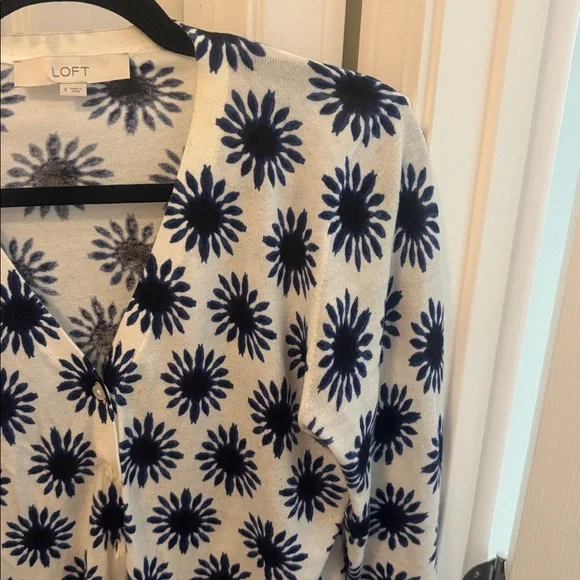 LOFT Cream and Navy Floral Button Front Cardigan - Picture 4 of 6
